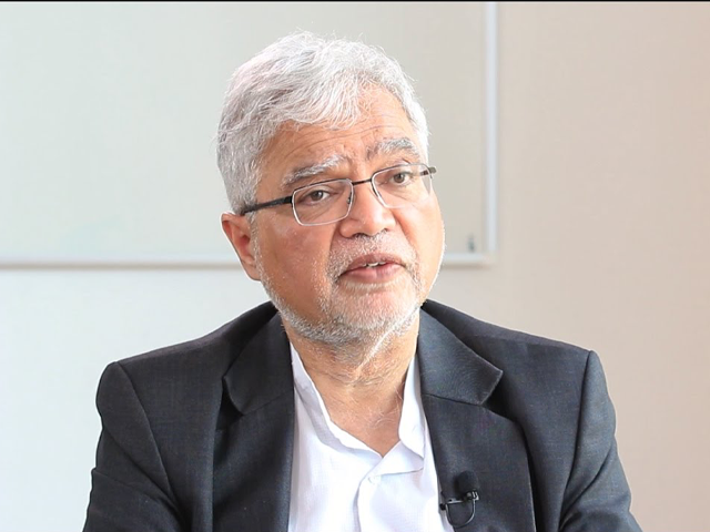 Dr. Mukesh Kapila